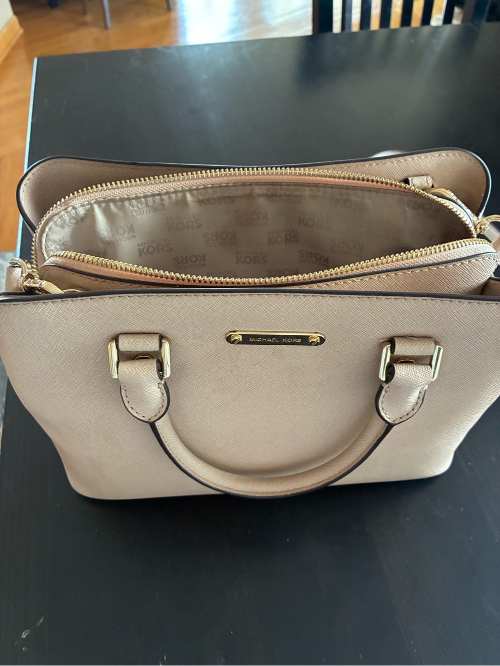 Michael Kors Hand bag - Picture 1 of 6